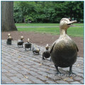 Estatua de pato de bronce para la decoración de jardín